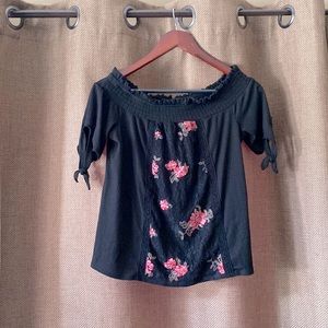 black and pink floral off-the-shoulder top size xs
